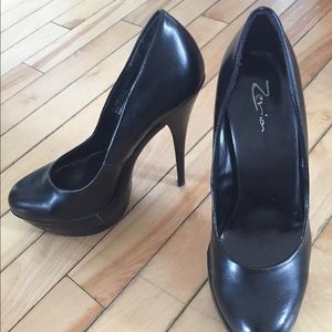 High heeled platforms, black, size 7